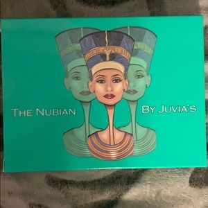 Eyeshadow palette juvias